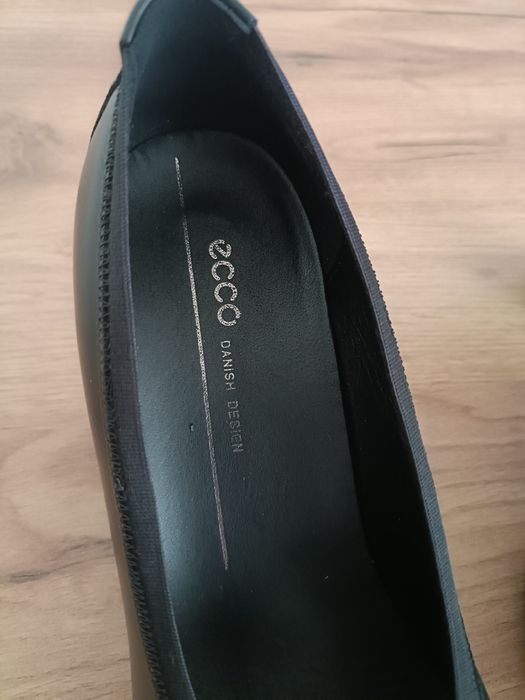 Czarne czółenka Ecco rozmiar 40
