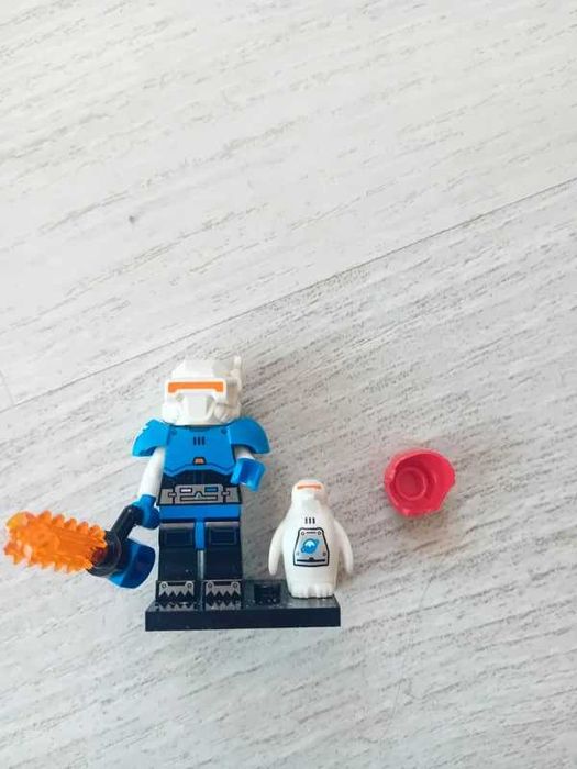 Lego cmf 26 ice planet explorer