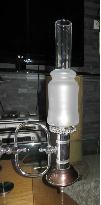 Candeeiro Vintage, armação em estanho, 3 Lâmpadas em copos vidro fosco