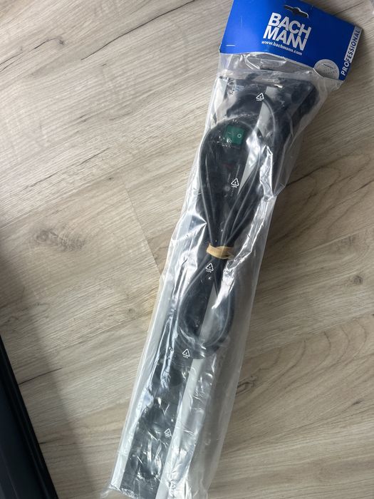 Listwa zasilajaca z ochroną przepieciową