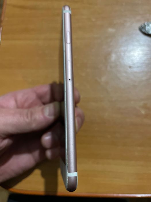 Продам айфон 6s+ в гарному стані або поміняю на блютуз колонку з радіо