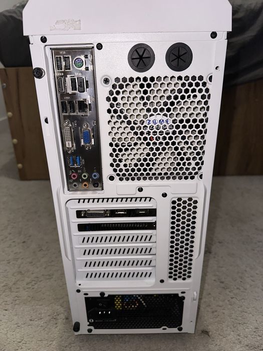 Komputer stacjonarny i7-4790K / GTX 1050 Ti 4GB / 16GB RAM / SSD 480GB + HDD 1TB