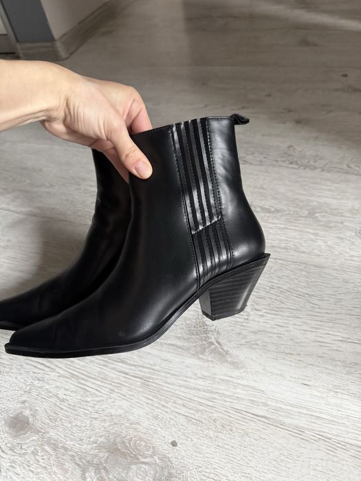 Козаки шкіряні Zara