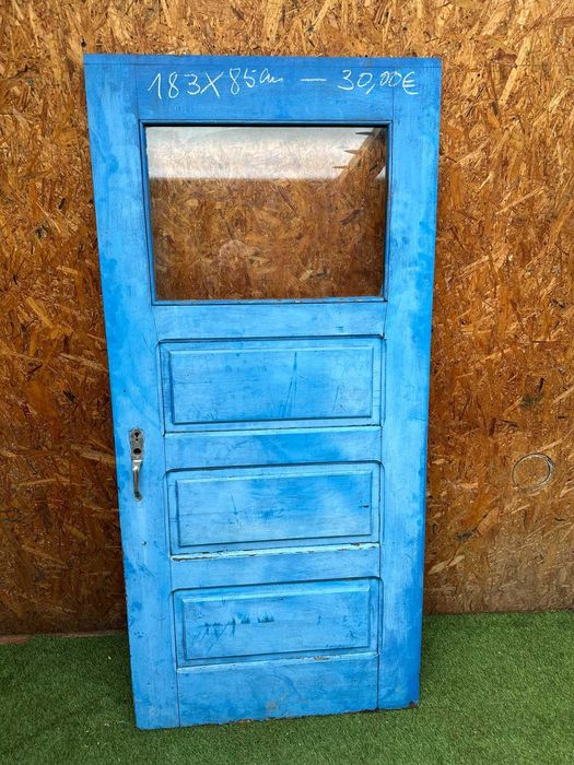 Porta antiga com vidro fixo em madeira maciça sem ferragens
