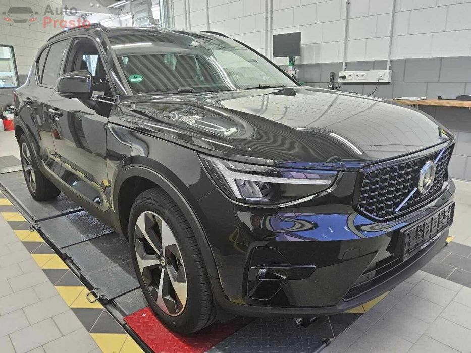 2023 Volvo Xc40 B4 Ultimate Dark Theme