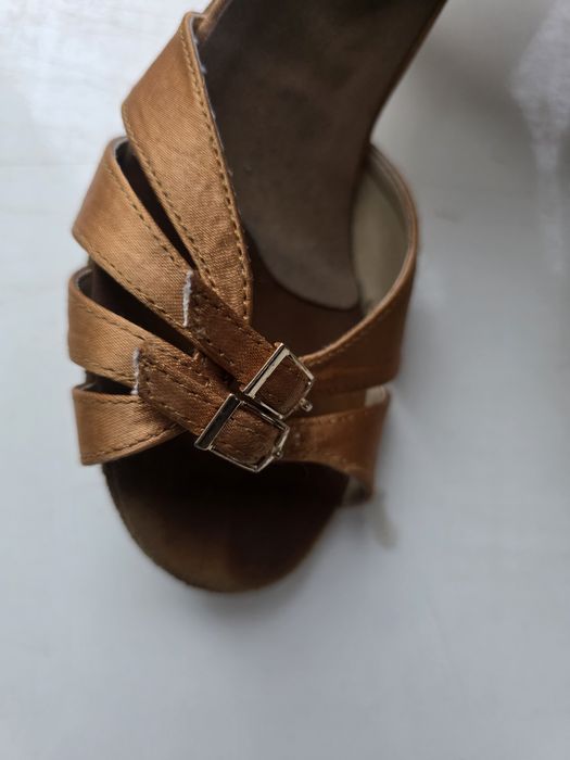 Продам танцювальні сандалі