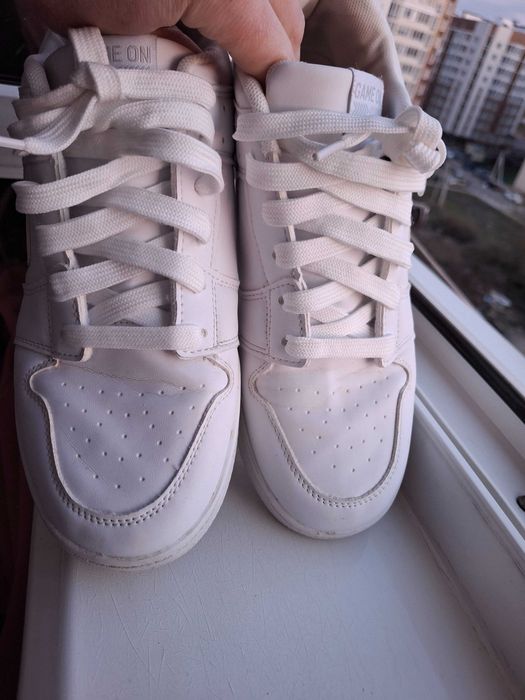 Кросівки, крассовки