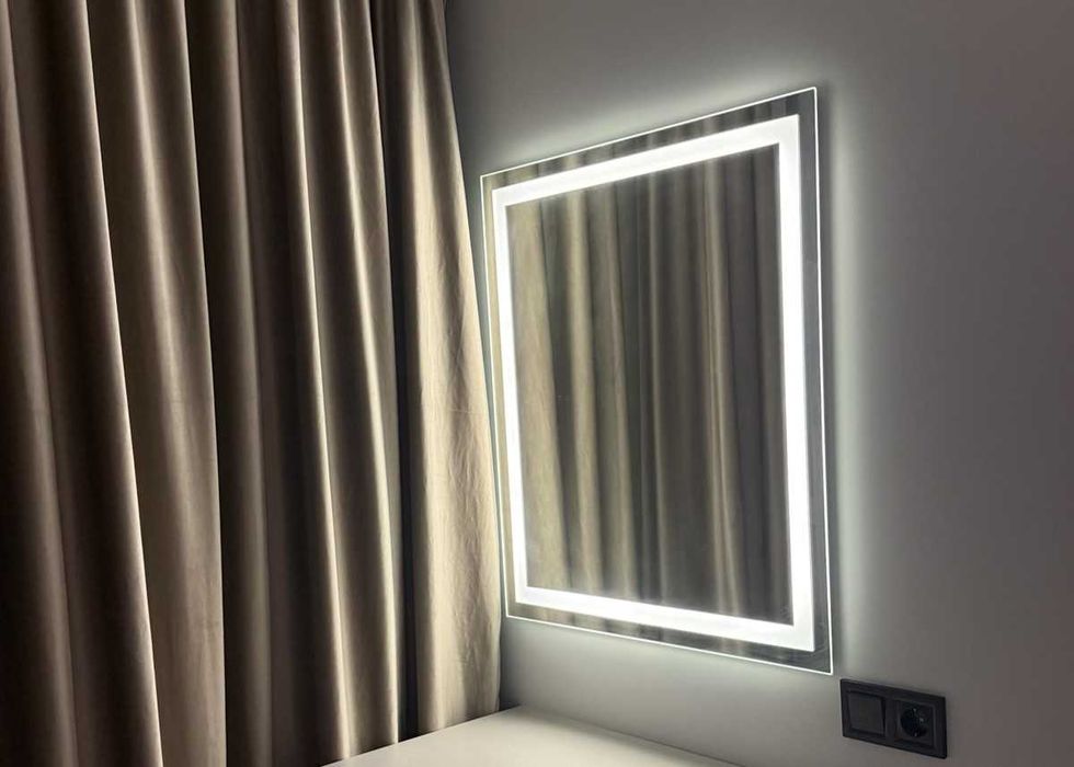 Дзеркало з LED підсвіткою в ванну . Зеркало с лед подсветкой  в рамке