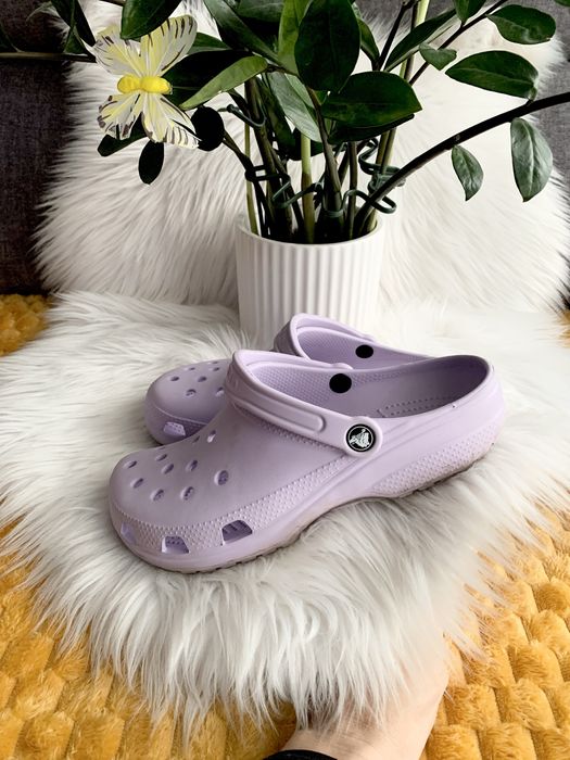 Crocs 41 liliowe logo wsuwane