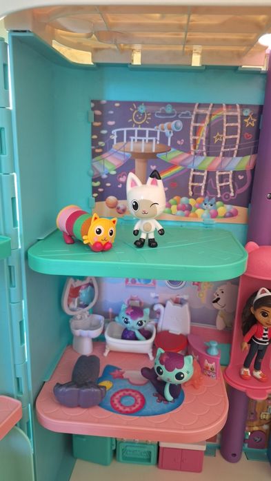 Casa de Bonecas da Gabby's Dollhouse Grande com Elevador, Sons, Personagens e Acessórios | Como Nova