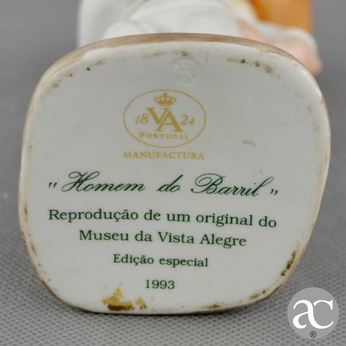 Paliteiro “Homem do Barril” em Porcelana Vista Alegre