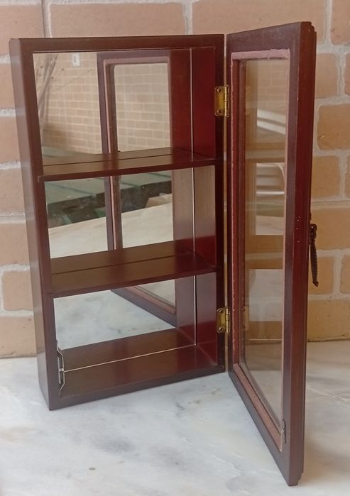 Conjunto de 8 relógios + vitrine