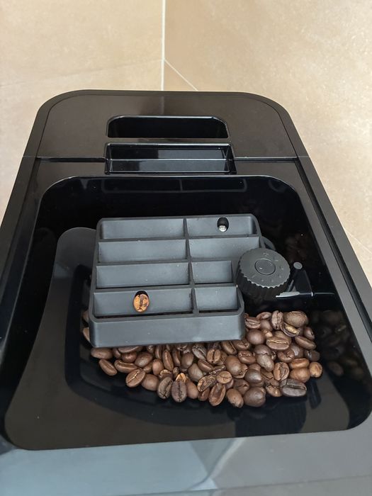Máquina de café de grão e latte
