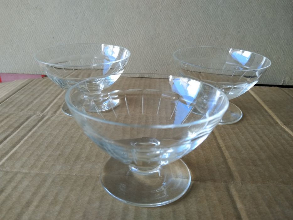 Set of 6 vintage champagne or dessert glasses