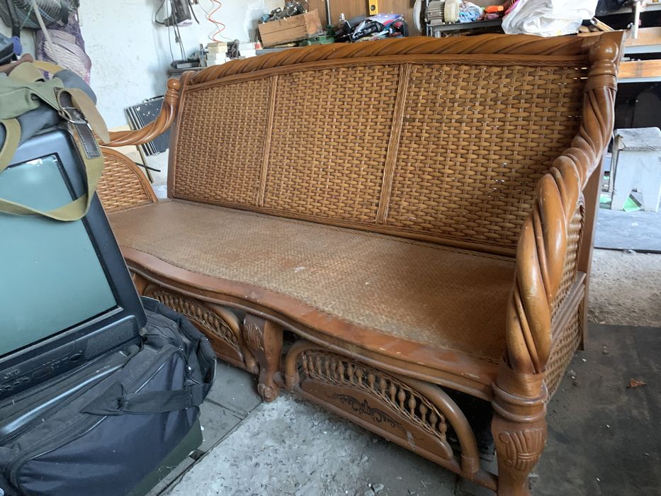 Продам диван ротанговый в хорошем состоянии