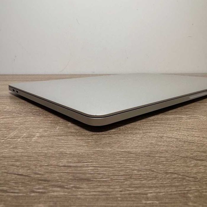 MacBook Pro 2019 року 13" i5 / 8Gb DDR3 / SSD 256Gb нова батарея (код: M1046)