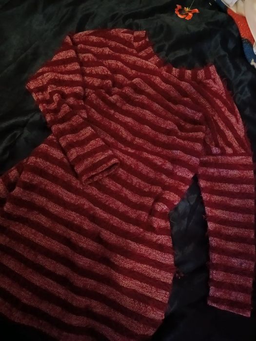 красное полосатое платье