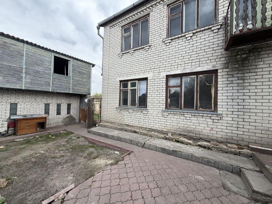 Продам будинок з ділянкою 14 соток,з виходом до озера