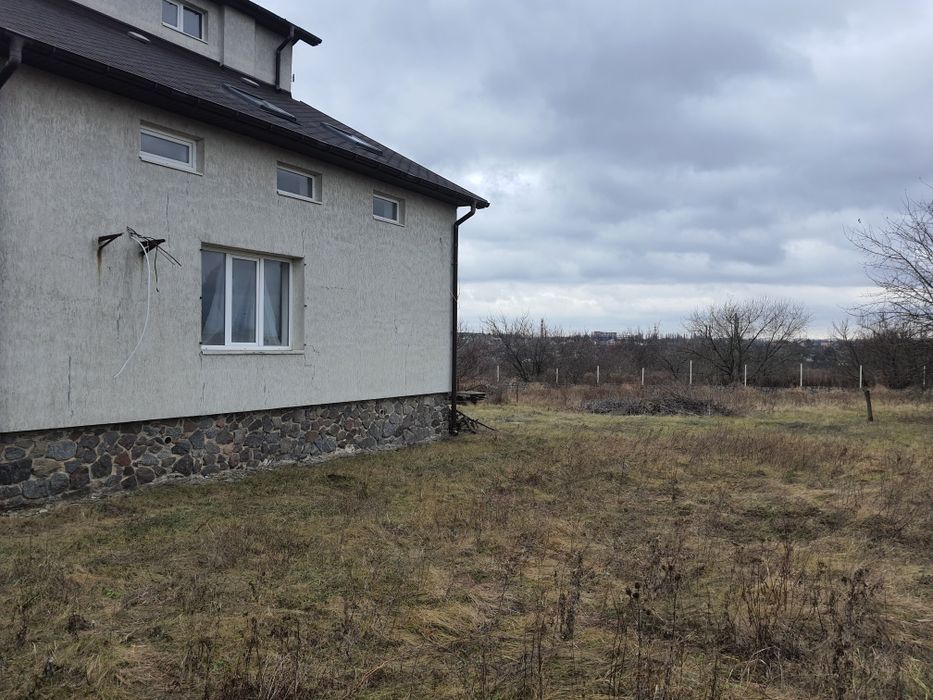 2 поверховий цегляний будинок Рибці