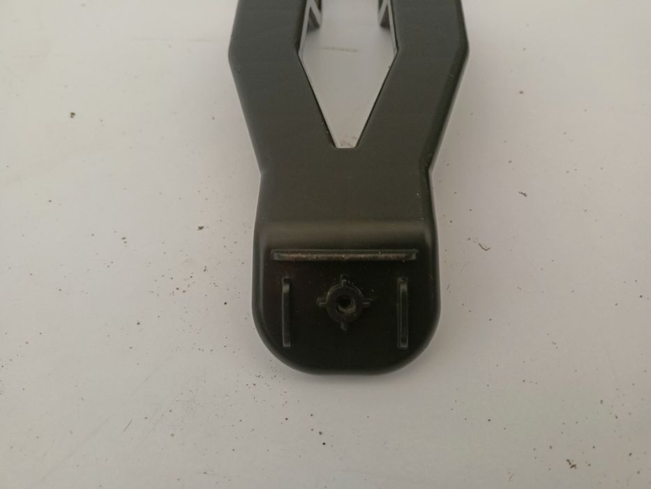 Renault Megane IV 4 kombi ślizg wspornik mocowanie zderzaka tył tylny