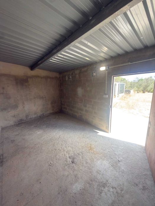 Moradia T3 com garagem e terreno à venda em Água Travessa- Abrantes