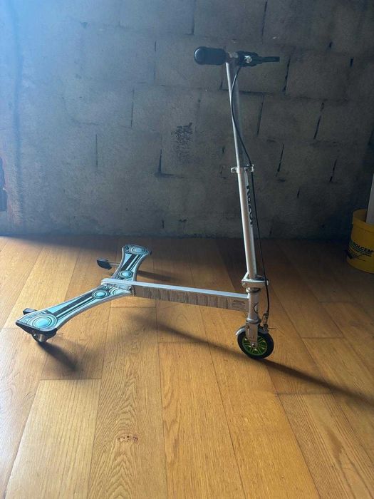 Trotinete com 3 rodas