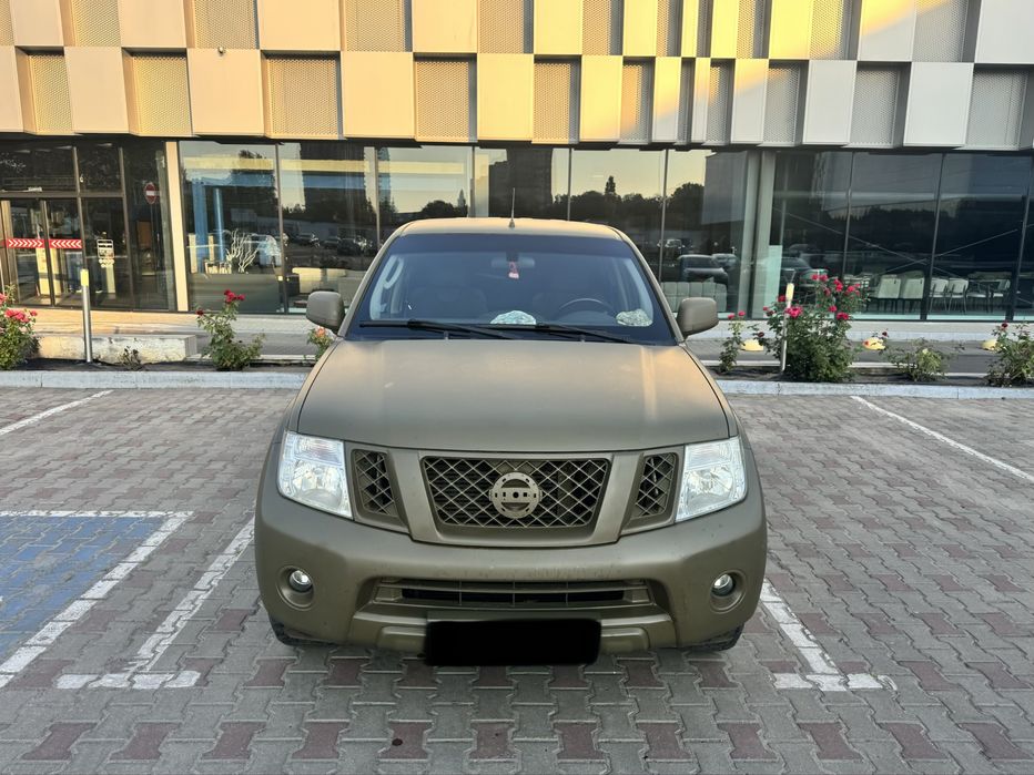 Nissan navara 2.5 MT