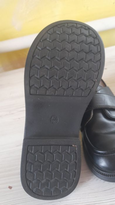 Продам туфлі для дівчинки