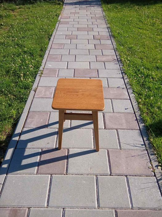 Табуретки дубові