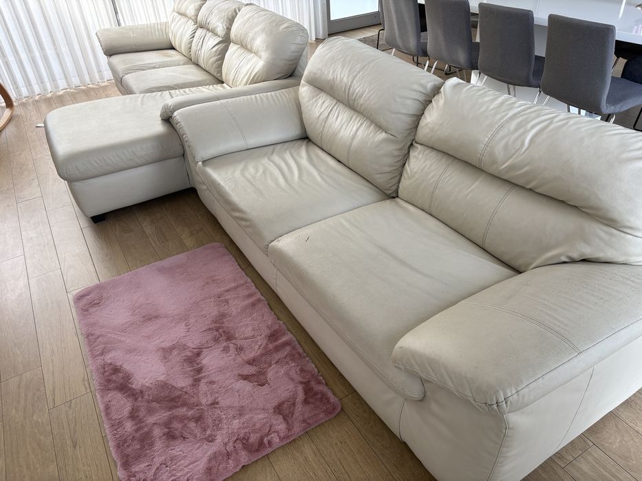Conjunto de sofás IKEA, 2 x 3 lugares, um com chaise longue