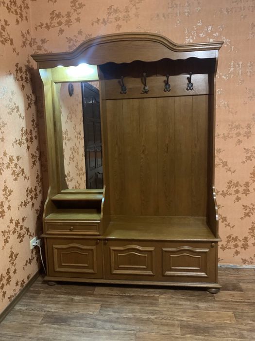 Продам прихожу! В чудовому стані! Дерево !