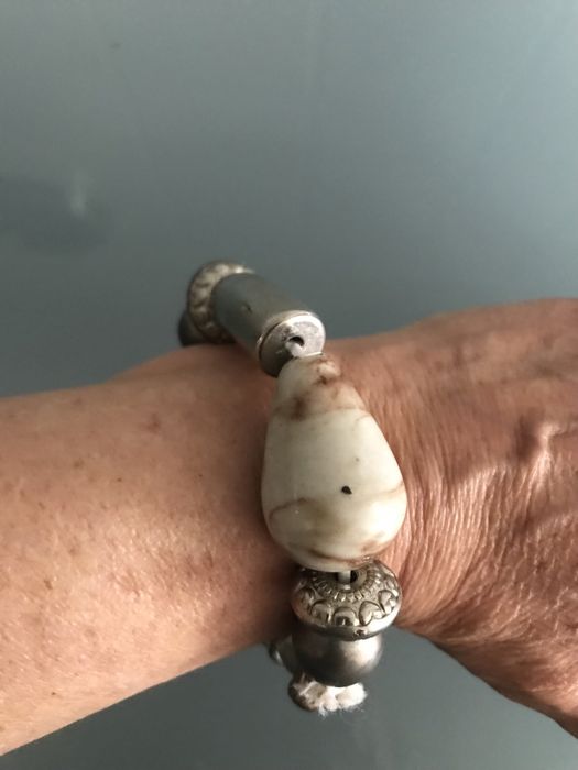 Colar comprido com pulseira