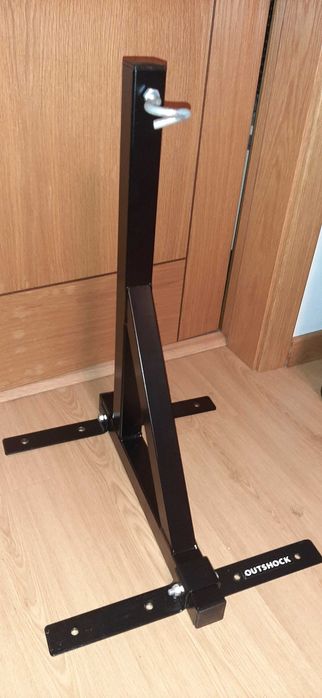 Saco de Boxe Outshock 20kg + Suporte de Parede – Excelente Estado