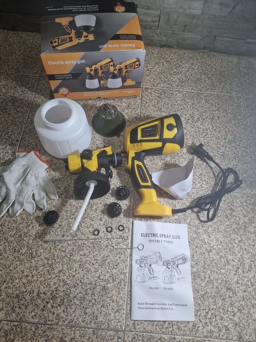 pistola de pintura elétrica HVLP amarela, com potência que varia entre 650W e 850W.