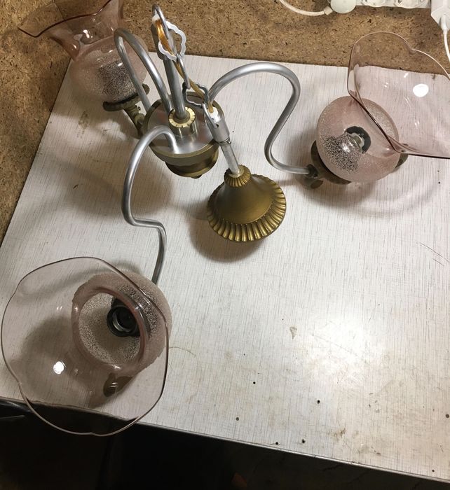 Люстра на три плафони