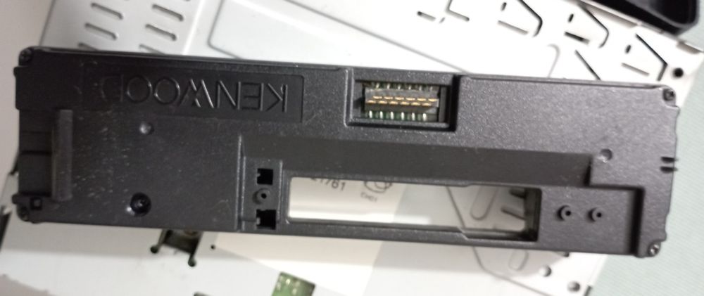 Auto radio com leitor de cassetes Kenwood