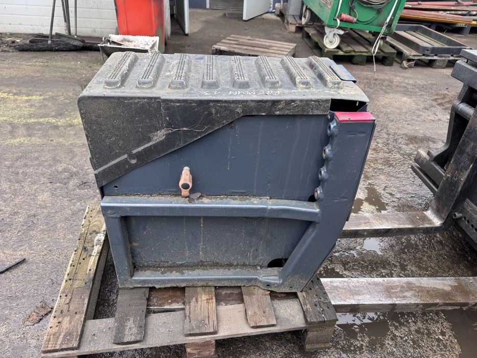 Skrzynia akumulatorow do auta ciezarowego , terenowego