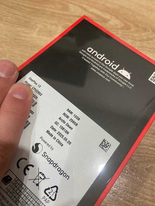 ТелефонOnePlus 13 12/256GB