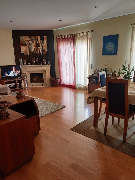 Apartamento T3 bem localizado