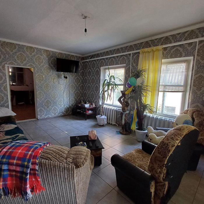 Продаж будинку з жилою літнею кухнею,район сахзаводу