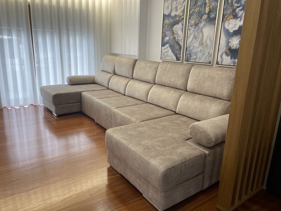 Sofá grande com duas cheise longue.