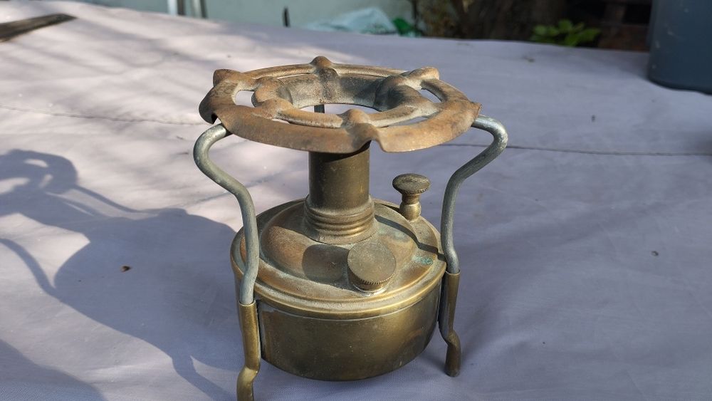 Fogareiro portátil antigo em latão