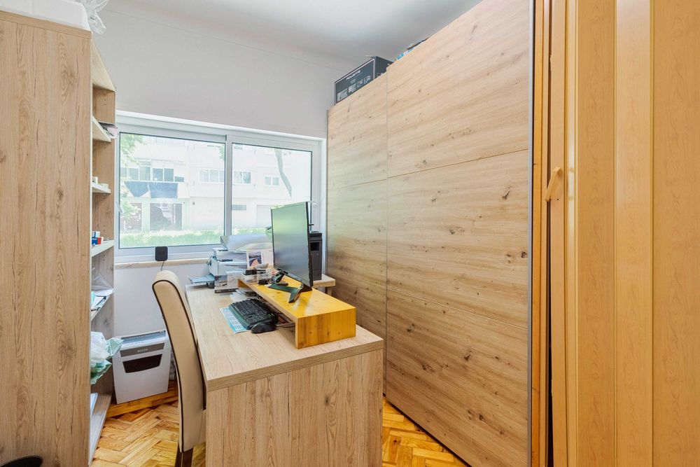 Apartamento T3 Remodelado com Varandas em Setúbal