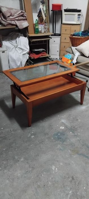 Mesa de centro com vitrine en carvalho