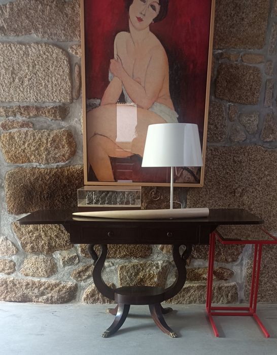 Mesa de apoio estilo inglês
