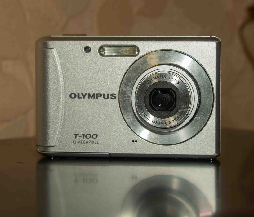 Коллекционный цифровой фотоаппарат Olympus T-100 zoom 12Мп.
