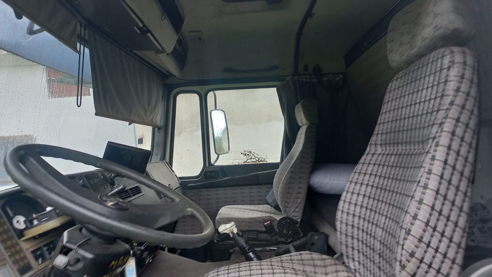 MAN 19-372 transporte cavalos