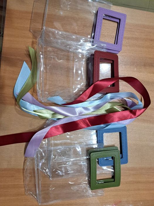 Упаковка, подарунковий пакет зі стрічкою (4  пакети) та 3 менші пакети