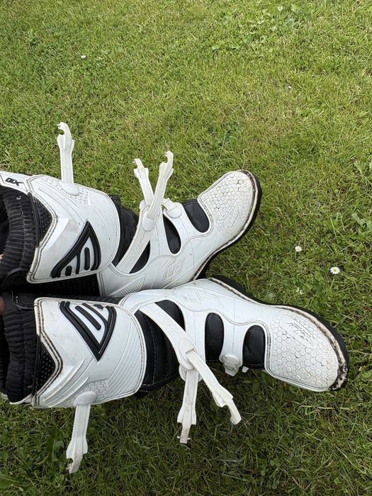 Buty na crossa biale