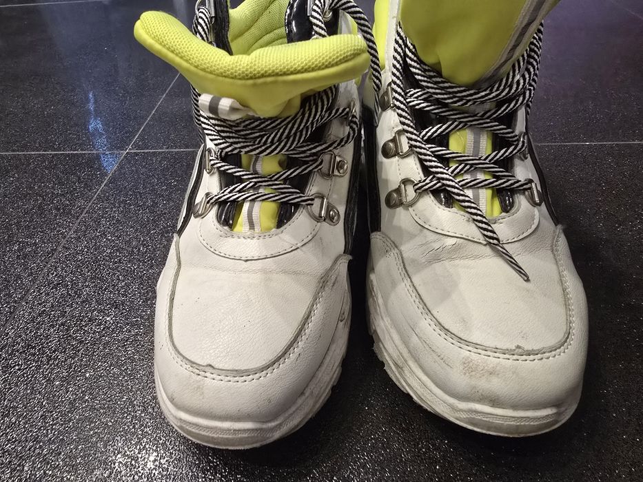 Buty używane z neonem